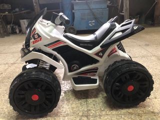 Quad Injusa para niño como nuevo.