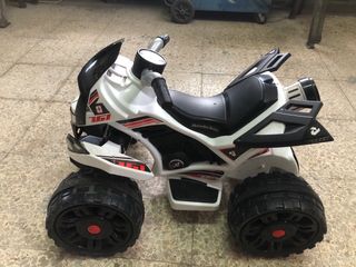 Quad Injusa para niño como nuevo.
