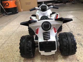 Quad Injusa para niño como nuevo.