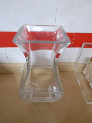 Jarrón cuadrado transparente