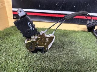 GUANTERA-PILOTO-CIERRE SUBARU FORESTER S10 SF 2003