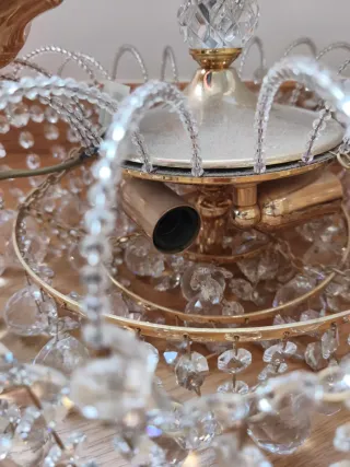 Lámpara de araña pequeña dorada y cristal