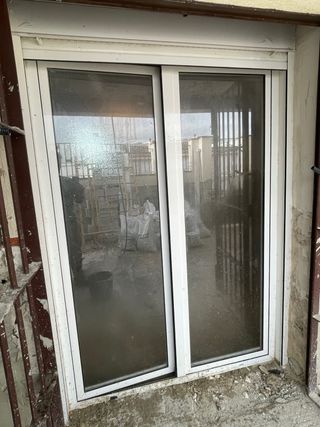 Ventanal y rejas de seguridad