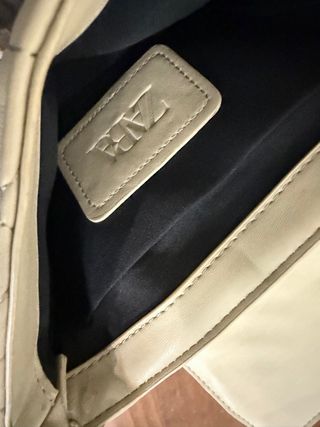 Bolso Zara acolchado cadena dorada