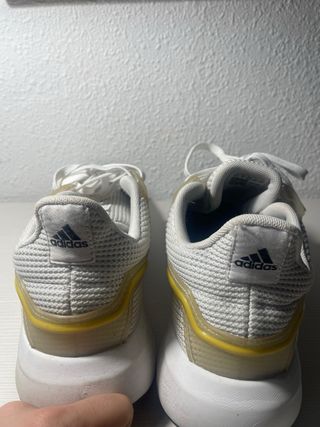 Adidas Tenis Blancos y Amarillos