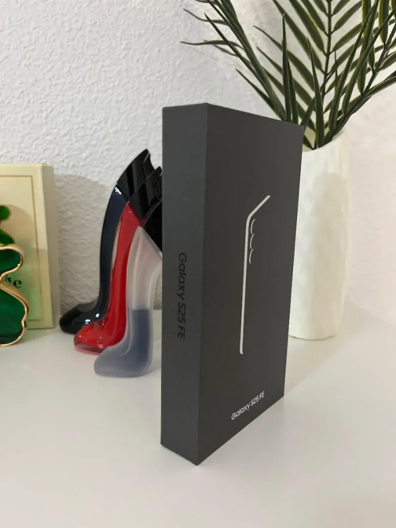 Samsung S25 FE 128GB – NUEVO – 3 años garantía afbeelding 2