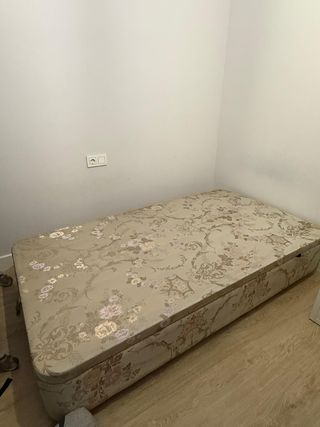 canape + colchón + escritorio + baldas