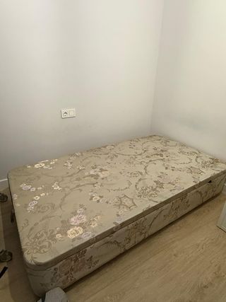 canape + colchón + escritorio + baldas