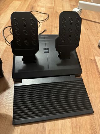 Volante Hori PS4 con Pedales
