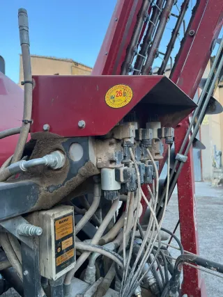 Empacadora Massey Ferguson con rastrillo