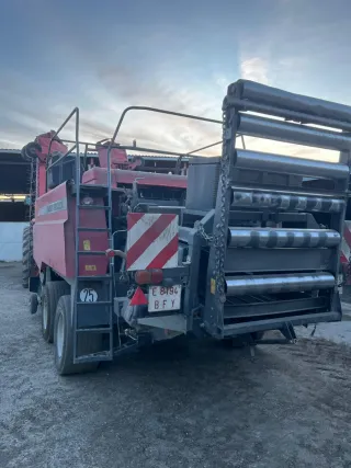 Empacadora Massey Ferguson con rastrillo