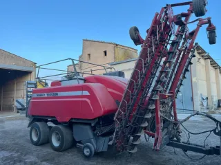 Empacadora Massey Ferguson con rastrillo