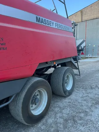 Empacadora Massey Ferguson con rastrillo