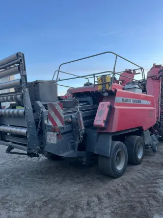 Empacadora Massey Ferguson con rastrillo