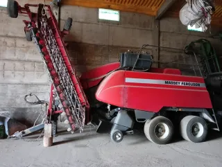 Empacadora Massey Ferguson con rastrillo
