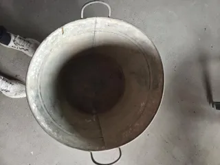 Cuba metálica mediana