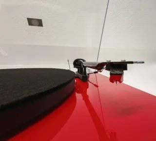 Tocadiscos Pro-Ject Debut Carbon Rojo