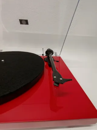 Tocadiscos Pro-Ject Debut Carbon Rojo
