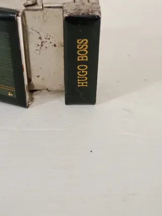 Fibbia vintage Hugo Boss verde e oro