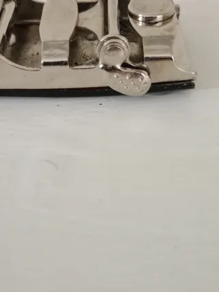 Fibbia vintage Hugo Boss verde e oro