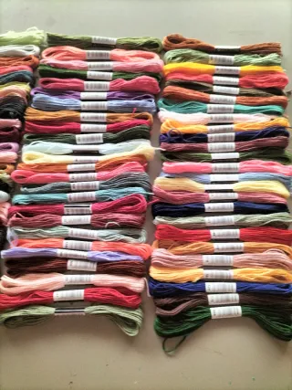 Lote 100 madejas hilo bordar marca blanca