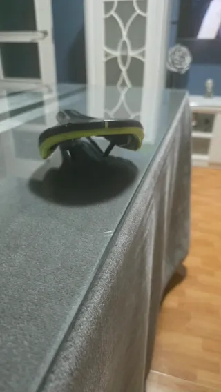 Sillín de bicicleta negro y verde