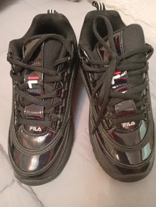 Zapatillas Fila Negras Brillantes