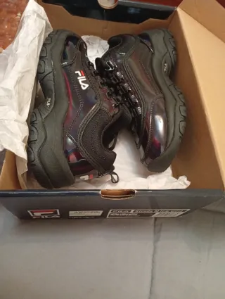 Zapatillas Fila Negras Brillantes