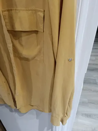 Camisa Stradivarius Mostaza Talla S