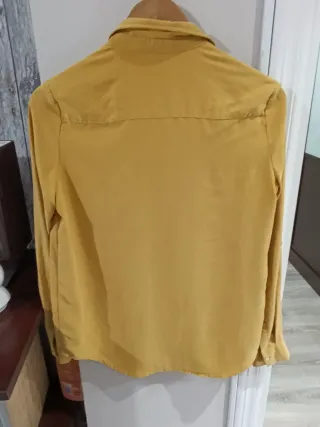Camisa Stradivarius Mostaza Talla S