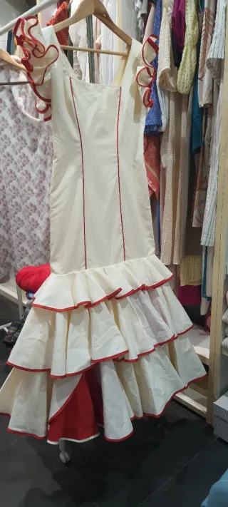 Traje de flamenca blanco y rojo