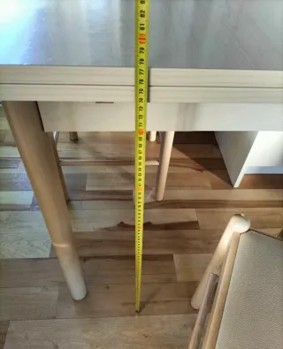 Mesa comedor y 2 sillas madera