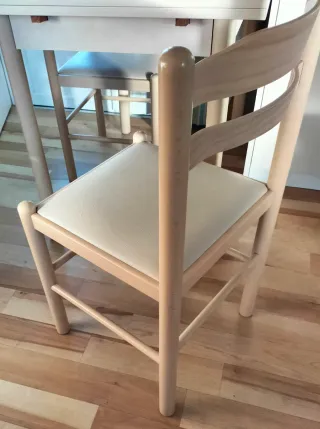 Mesa comedor y 2 sillas madera