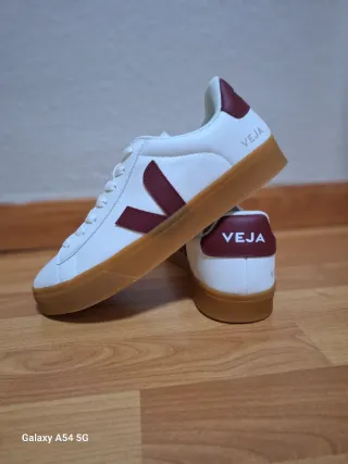 Zapatillas Veja Blancas y Rojas