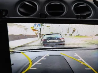 Cámara trasera coche líneas dinámicas