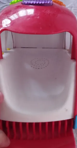 Coche de juguete con luces y letras encajables