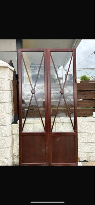 Preciosas puertas de armario de caoba