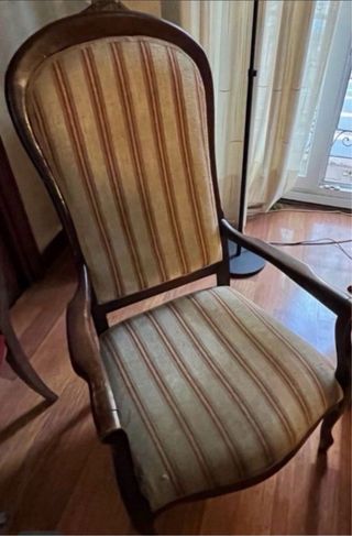 2 Poltrone imbottite in legno