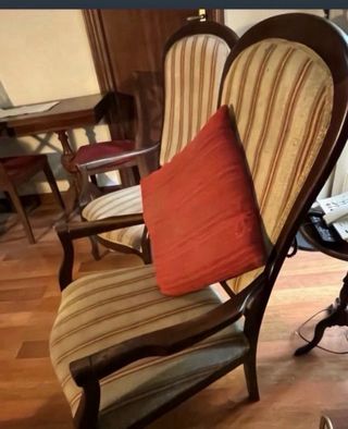 2 Poltrone imbottite in legno