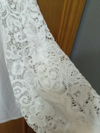 Camiseta encaje hombro descubierto Talla XL