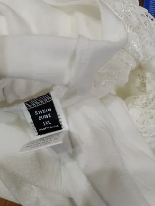 Camiseta encaje hombro descubierto Talla XL