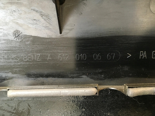 Tapa motor derecha Mercedes A6120100667