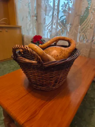 Cesta de mimbre con asas