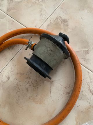 Hornilla de gas y alcachofa