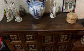 Aparador antiguo de madera tallada 103x104x37