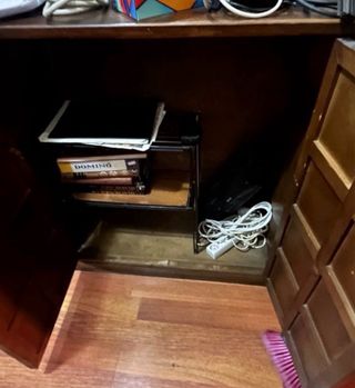 Aparador antiguo de madera tallada 103x104x37