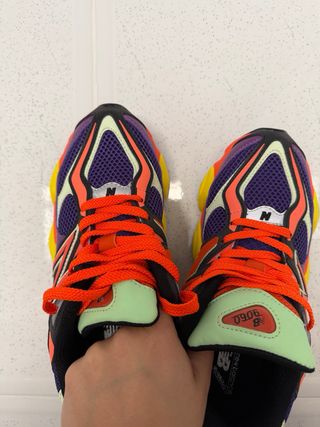 Zapatillas New Balance 9060 Naranja y Morado