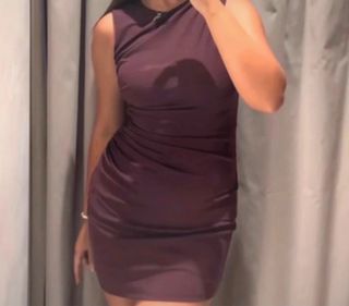 Vestido burdeos fruncido