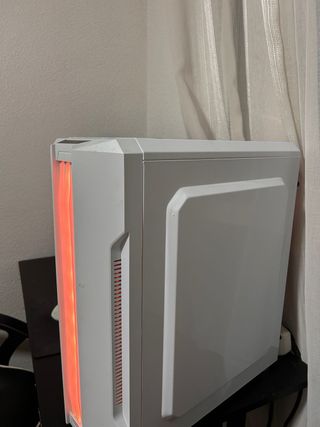 PC MSI Gaming Sobremesa con pantalla,teclado,raton