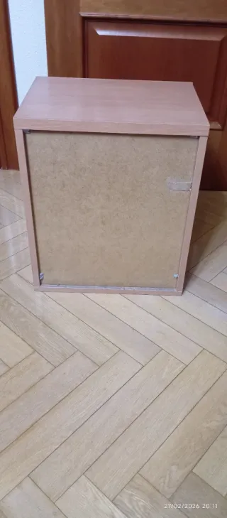 Mesita de noche de madera